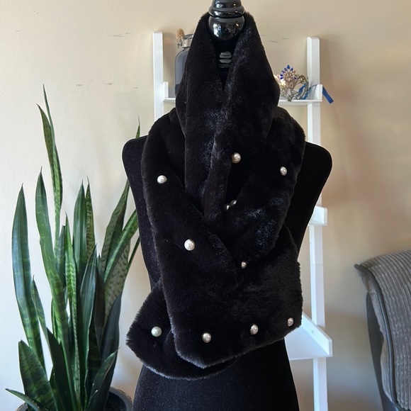 FAUX FUR black soft scarf with pearls appliqués 42.5 inches long - Picture 4 of 10